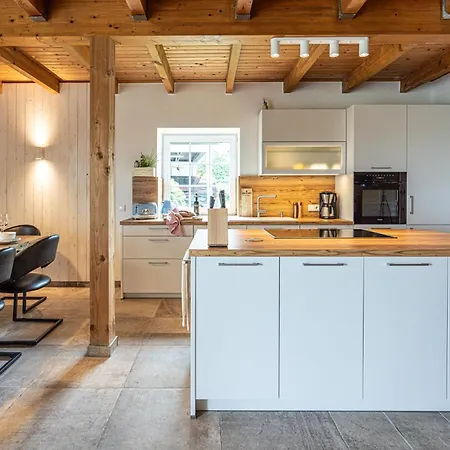 بيت للعطل Einer Malerin